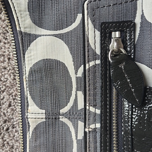 Coach signature black/gray/white Purse with wallet - Picture 8 of 8